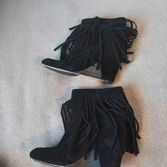 Koolaburra by Ugg Black Suede Fringe Platform Booties